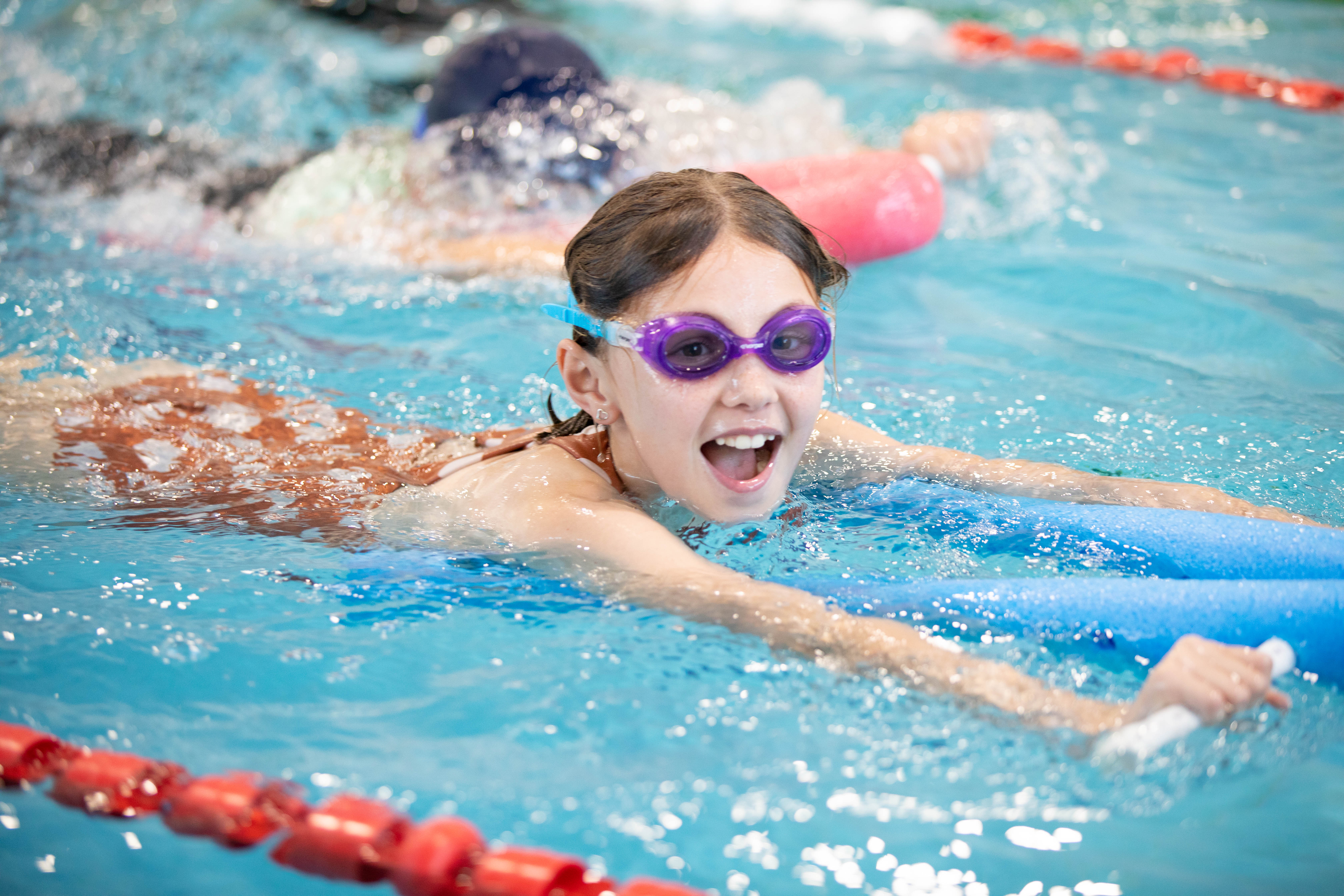 Denizli’de Yüzme Eğitimi Rehberi (2026) – Çocuk ve Yetişkinler İçin Yüzme Kursu